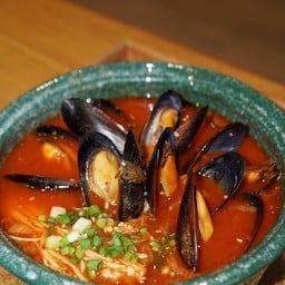 Kimchi Mussel Tofu Soup ซุปกิมจิเต้าหู้หอยแมลงภู่
