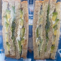 แซนวิชอะโวคาโด้