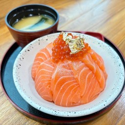 เซ็ตข้าวแซลมอนสดไข่แซลมอน