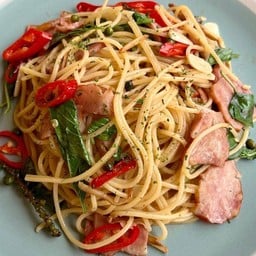 สปาเกตตี้เบคอนผัดขี้เมา