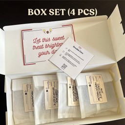 Box of 4 (จัดคุกกี้ใส่กล่องจำนวน 4 ชิ้น) คละรส