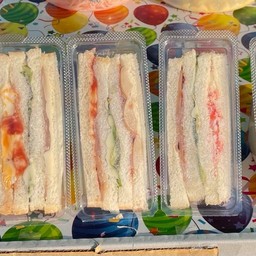 แซนวิชไส้ทะลัก