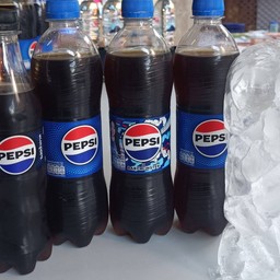 แป๊บซี่ 3 ขวด(545ml) แป๊บซี่ไม่มีน้ำตาล 1 ขวด+น้ำแข็ง