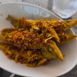 ปลาทรายทอดขมิ้น