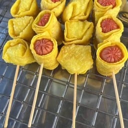 เกี๊ยว ห่อไส้กรอกแดง 4 ลูก