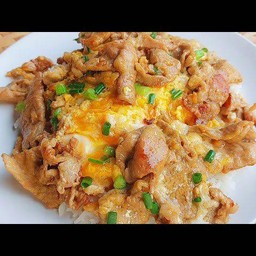 ข้าวทอดกระเทียมไข่ขยี้