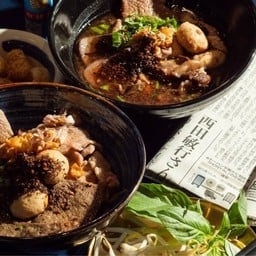 หลงใหล LhongLhai bistro and bar งามวงศ์วาน 52