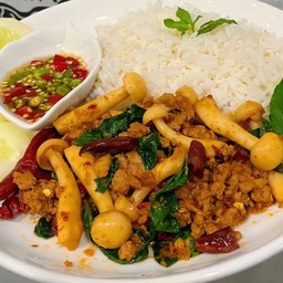 ข้าวกระเพราเห็ดหมูสับ+ไข่ดาว