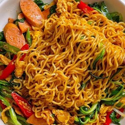 ผัดกะเพรามาม่า