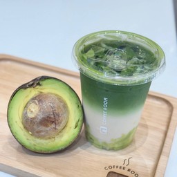 อโวคาโดมัทฉะลาเต้นมโอ๊ต (Avocado Matcha Latte with Oat Milk)