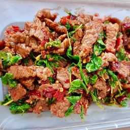 กะเพราเนื้อเป็นกับ