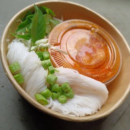 ขนมจีนน้ำยาเนื้อไก่น้ำข้น.