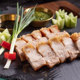 หมูกรอบ