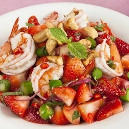 ยำstrawberry กุ้ง
