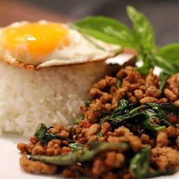 ข้าวกะเพราเนื้อ