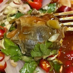 ยำปลากระป๋อง