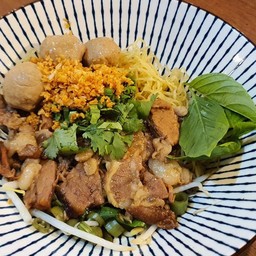 เตี๋ยวเนื้อตุ๋น : Stewed B.