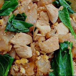 ผัดซีอิ๊วไก่