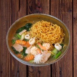 ราดหน้ากงล้อทะเล(บะหมี่กรอบ)