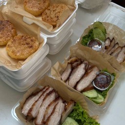 ครัวหลังบ้าน (คอหมูย่าง หมูคลุกฝุ่น) อาหารโฮมเมด พันท้ายฯ พันท้ายนรสิงห์