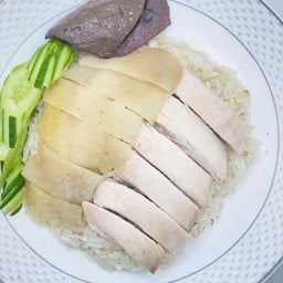 ข้าวมันไก่นะโม  ตรงข้ามโรงเรียนวชิรธรรมสาธิต