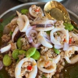 ผัดกะปิสะตอหมึกหมูสับ