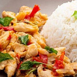 กระเพราไก่ราดข้าว