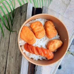 ข้าวนักเก็ตไก่4ชิ้น+ไส้กรอก