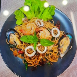 สปาเก็ตตี้ซีฟู้ดผัดพริกแห้ง