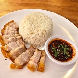 ข้าวหมูกรอบจิ้มแจ่ว