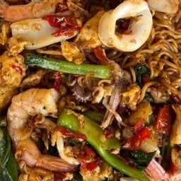 ผัดมาม่าทะเล