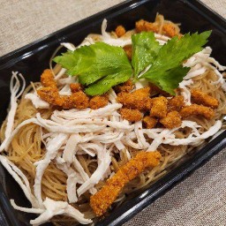 เชฟหมี เส้นหมี่ไก่ฉีก ก๋วยเตี๋ยวเรือบก