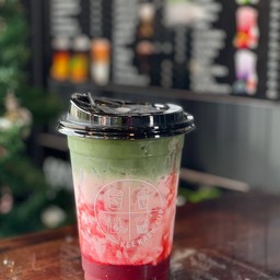 มัทฉะนมสดสตอเบอรี่