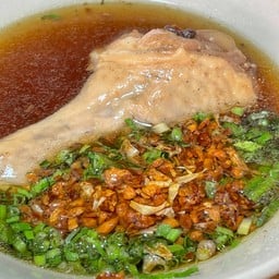 ก๋วยเตี๋ยวไก่ตุ๋นหมูตุ๋น อ๋าโภชนา