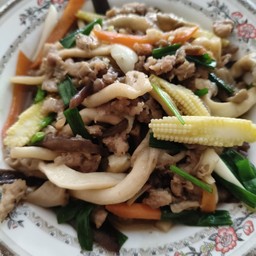 ผัดผักรวมมิตร(กับข้าว)