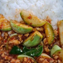 พริกแกงมะเขือเนื้อสับราดข้าว