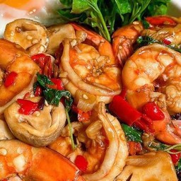 กระเพรากุ้ง