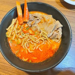 ราเมงต้มยำหมูคุโรบุตะ