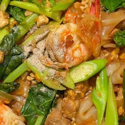 ผัดซีอิ๊วรวมมิตร