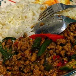 กระเพราหมูสับ