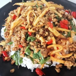 กะ เพราหมูสับหน่อไม้ดอง