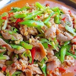 ยำคะน้าหมูสด