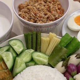 ข้าว น้ำพริก ผักสด ผักต้ม By KP Food