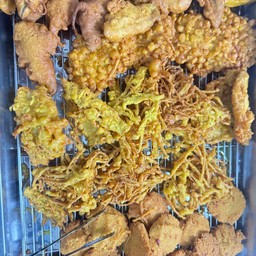 ผักทอด အကြော်စုံ