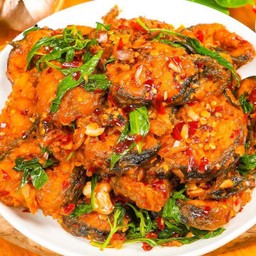 ผัดเผ็ดปลาดุกราดข้าว