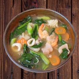 ราดหน้ากงล้อทะเล (เส้นหมี่,เส้นใหญ่)