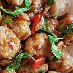 ข้าวกะเพราหมูเด้ง