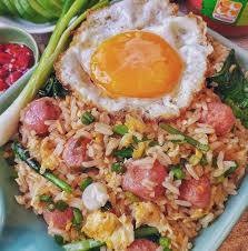 ข้าวผัดแหนมไข่ดาว