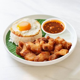ข้าวหมูสามชั้นทอดน้ำปลา+ไข่ดาว