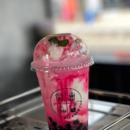 นมชมพูมะพร้าวนมสดปั่น